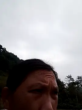 Snapshot of bella-la chatting on 11/17/25, 01:44 bella-la online show from 11/17/25, 01:44