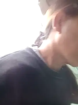 Snapshot of bella-la chatting on 11/22/25, 09:52 bella-la online show from 11/22/25, 09:52