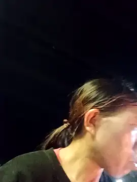 Snapshot of bella-la chatting on 11/24/25, 12:21 bella-la online show from 11/24/25, 12:21