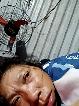 Snapshot of bella-la chatting on 11/26/25, 08:32 bella-la online show from 11/26/25, 08:32