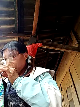 Snapshot of bella-la chatting on 11/27/25, 08:38 bella-la online show from 11/27/25, 08:38