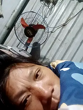 Snapshot of bella-la chatting on 11/29/25, 10:57 bella-la online show from 11/29/25, 10:57