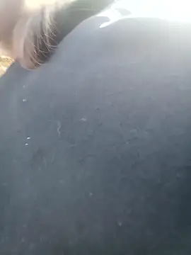 Snapshot of bella-la chatting on 12/02/25, 09:25 bella-la online show from 12/02/25, 09:25