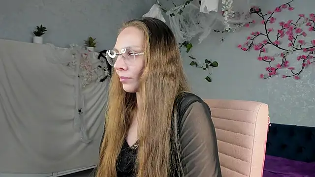 Snapshot of Olga_Cat chatting on 10/28/25, 03:32 Olga Cat online show from 10/28/25, 03:32