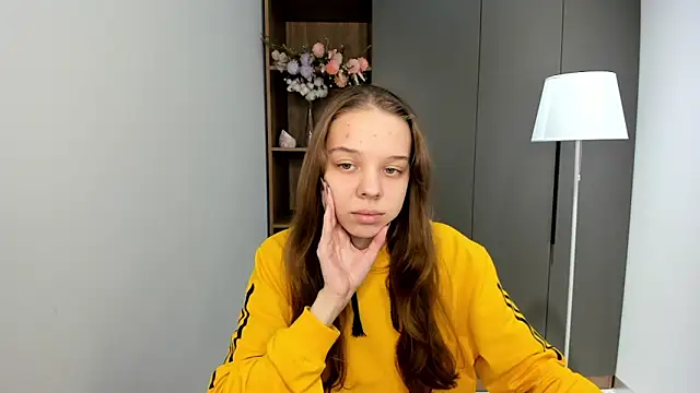 Snapshot of CorazonKlann chatting on 10/28/25, 11:25 CorazonKlann online show from 10/28/25, 11:25