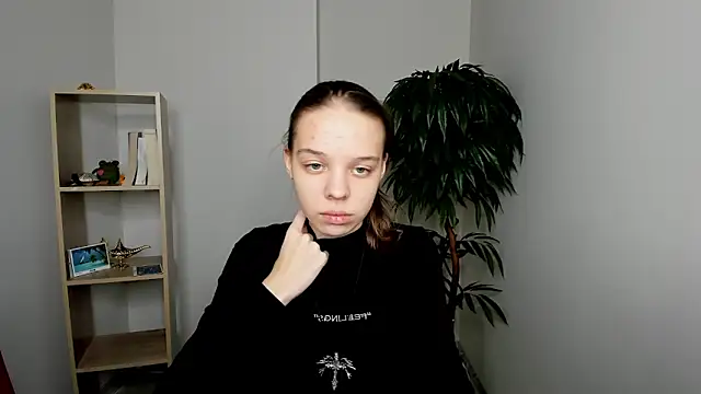 Snapshot of CorazonKlann chatting on 10/29/25, 11:45 CorazonKlann online show from 10/29/25, 11:45