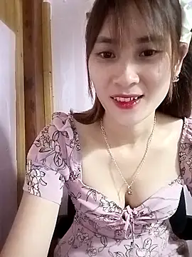 Snapshot of Em_xinh01 chatting on 05/13/26, 02:14 Em xinh01 online show from 05/13/26, 02:14