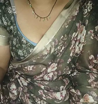 shreyareddy99 online show from 11/21/25, 05:33