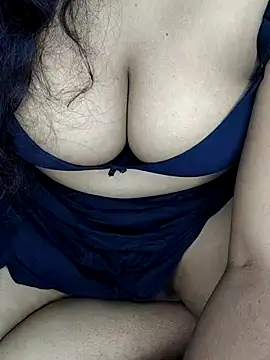 Snapshot of shreyareddy99 chatting on 12/22/25, 05:21 shreyareddy99 online show from 12/22/25, 05:21