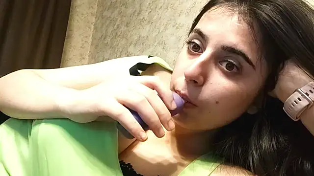 Lina rix online show from 10/28/25, 01:03