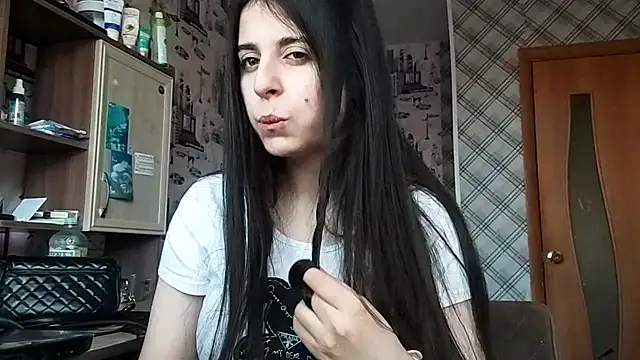 Lina rix online show from 12/05/25, 03:04