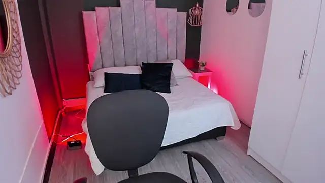 mia jagger online show from 05/09/26, 07:52