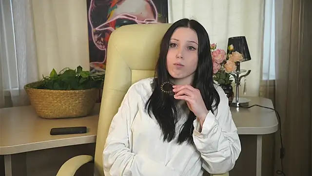 Snapshot of LorriCulpit chatting on 10/29/25, 10:39 LorriCulpit online show from 10/29/25, 10:39