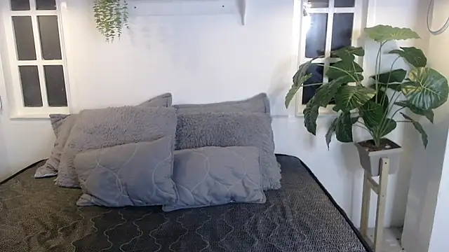 Snapshot of Noah__20 chatting on 10/31/25, 01:06 Noah  20 online show from 10/31/25, 01:06