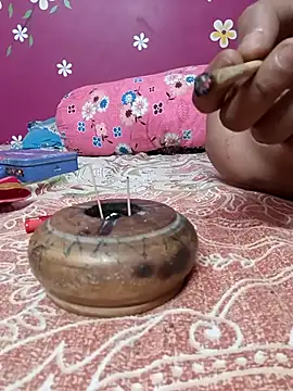 Snapshot of Laal_Parilove chatting on 11/01/25, 08:22 Laal Parilove online show from 11/01/25, 08:22