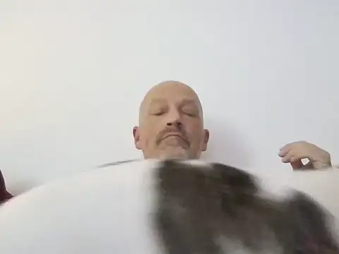 Snapshot of ExtraSweet chatting on 10/27/25, 08:57 ExtraSweet online show from 10/27/25, 08:57