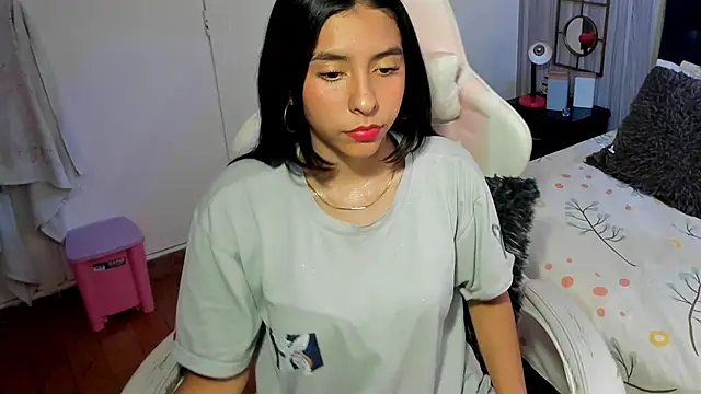 Snapshot of shirley_sweet_ chatting on 10/31/25, 07:48 shirley sweet  online show from 10/31/25, 07:48