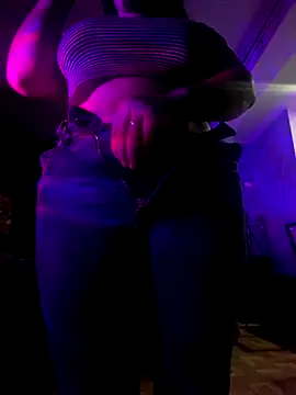 Snapshot of BrowningNoonday chatting on 10/29/25, 01:19 BrowningNoonday online show from 10/29/25, 01:19