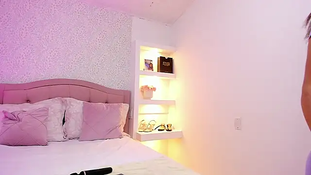 KatieBoison online show from 11/30/25, 04:55