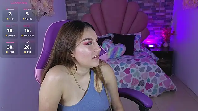 Snapshot of Adrimaretti chatting on 10/28/25, 07:38 Adrimaretti online show from 10/28/25, 07:38