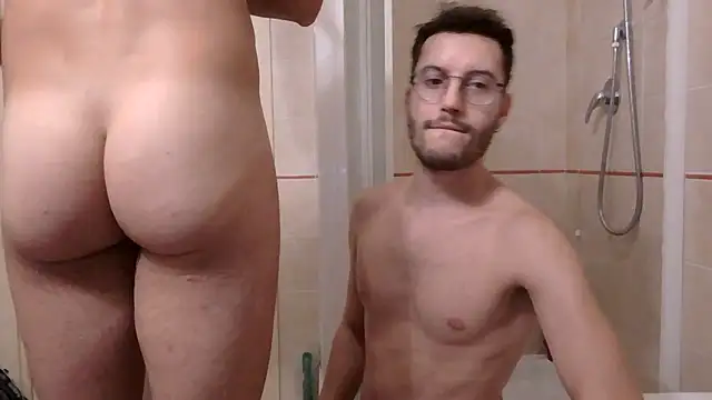 Snapshot of Amicisegreti2 chatting on 11/02/25, 10:12 Amicisegreti2 online show from 11/02/25, 10:12