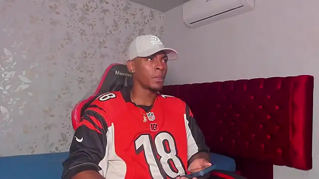 Snapshot of for_itan chatting on 11/25/25, 12:38 for itan online show from 11/25/25, 12:38