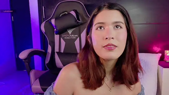 emilyy1  online show from 11/26/25, 03:13