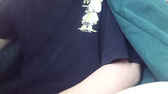 Snapshot of Stripholyday chatting on 10/30/25, 05:31 Stripholyday online show from 10/30/25, 05:31