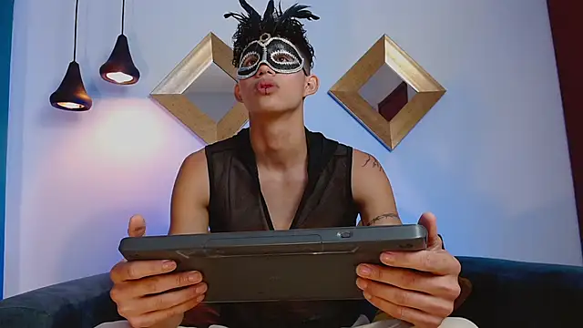 KamiSuarez online show from 10/30/25, 06:30