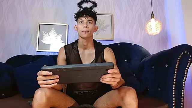 KamiSuarez online show from 11/08/25, 01:22