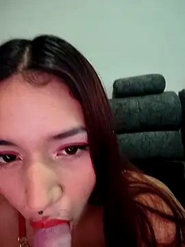 Snapshot of Sophie_tomsonp chatting on 10/28/25, 01:03 Sophie tomsonp online show from 10/28/25, 01:03