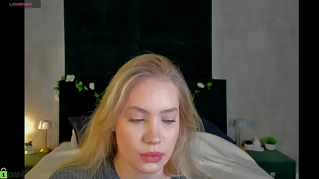 Melanie Ryer online show from 12/03/25, 01:02