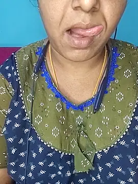 deepikasree143 online show from 12/14/25, 03:56