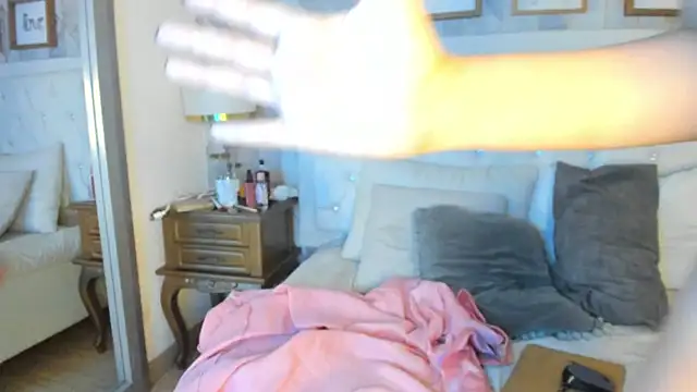 Snapshot of scarlett_thompson_7 chatting on 11/10/25, 03:05 scarlett thompson 7 online show from 11/10/25, 03:05