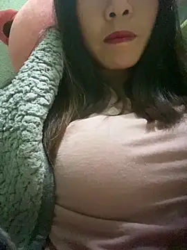 Snapshot of Elysia-007 chatting on 12/19/25, 02:13 Elysia-007 online show from 12/19/25, 02:13