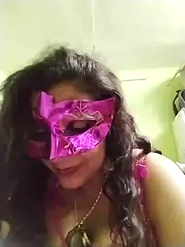 Snapshot of LOVE__RANI chatting on 11/23/25, 02:28 LOVE RANI online show from 11/23/25, 02:28