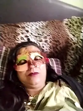 Snapshot of LOVE__RANI chatting on 12/04/25, 10:40 LOVE RANI online show from 12/04/25, 10:40