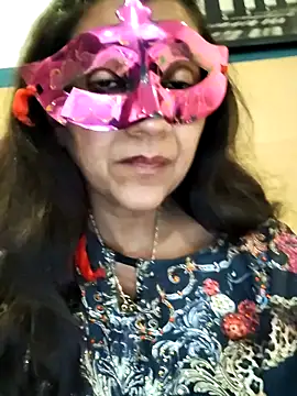 Snapshot of LOVE__RANI chatting on 12/22/25, 11:24 LOVE RANI online show from 12/22/25, 11:24