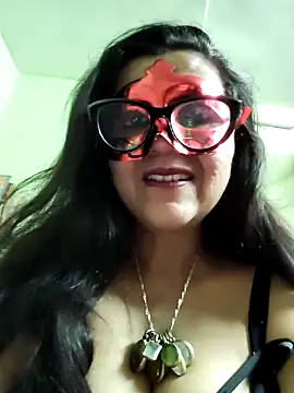 Snapshot of LOVE__RANI chatting on 01/18/26, 08:18 LOVE RANI online show from 01/18/26, 08:18