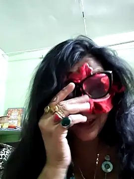 Snapshot of LOVE__RANI chatting on 03/19/26, 08:29 LOVE RANI online show from 03/19/26, 08:29