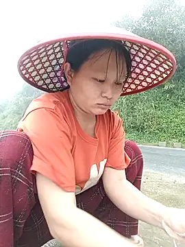 yoyo-mi online show from 11/11/25, 03:39