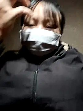 yoyo-mi online show from 11/28/25, 01:52