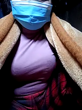 Snapshot of yoyo-mi chatting on 02/01/26, 02:21 yoyo-mi online show from 02/01/26, 02:21