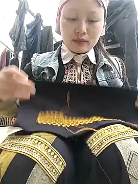 Snapshot of yoyo-mi chatting on 02/17/26, 01:35 yoyo-mi online show from 02/17/26, 01:35