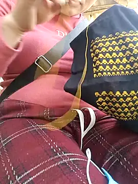 Snapshot of yoyo-mi chatting on 02/21/26, 06:58 yoyo-mi online show from 02/21/26, 06:58