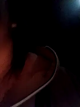 Snapshot of yoyo-mi chatting on 03/09/26, 04:05 yoyo-mi online show from 03/09/26, 04:05