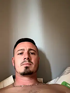 Snapshot of grosculsexy22 chatting on 10/31/25, 03:02 grosculsexy22 online show from 10/31/25, 03:02