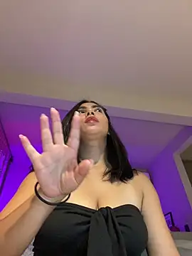 Sara-215 online show from 06/06/26, 03:44