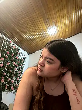 Snapshot of Tharafresneda_ chatting on 10/29/25, 02:30 Tharafresneda  online show from 10/29/25, 02:30