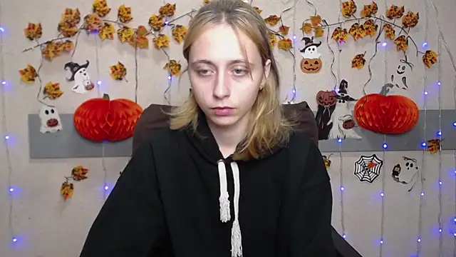 TracyLll online show from 11/04/25, 01:32